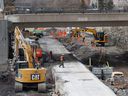 Construction de l'étape 2 de la ligne TLR d'Ottawa près de la rue Scott à Ottawa mercredi.