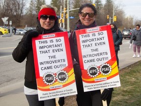 Wendy Bolf and Rebecca Gaudet picketing outside the Canada Post building on Riverside Drive.