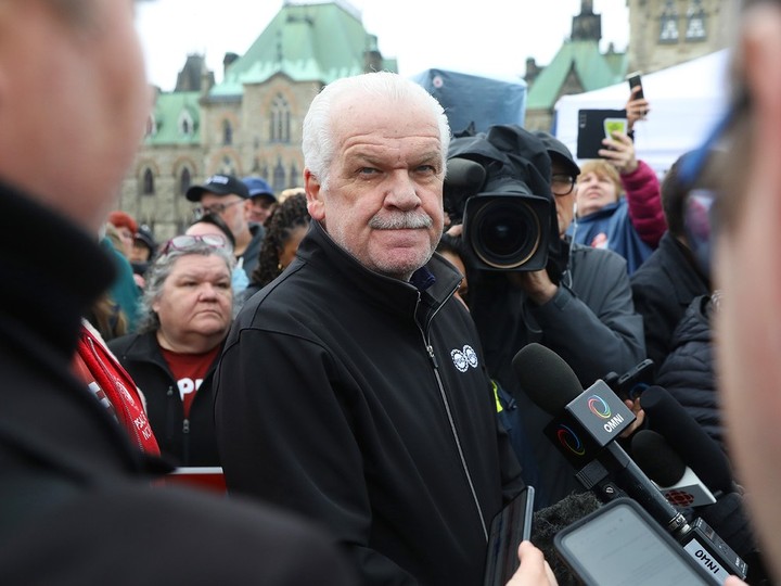  PSAC president Chris Aylward speaks to the media on Parliament Hill on April 26, 2023.