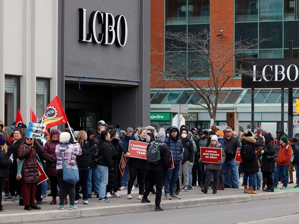 Police caution motorists to avoid busy picketing sites Ottawa Citizen