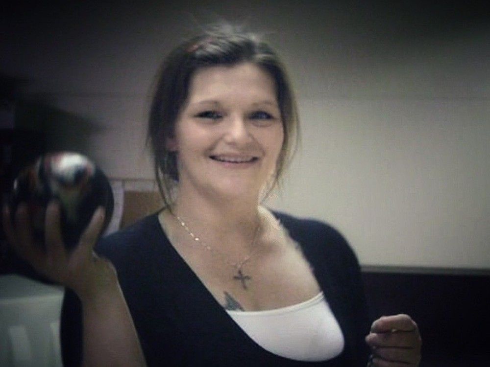 Un gardien de prison a porté une photo de Shannon Sargent en guise de rappel
