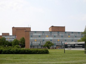 Federal government to dispose of 10 buildings in the capital region ...