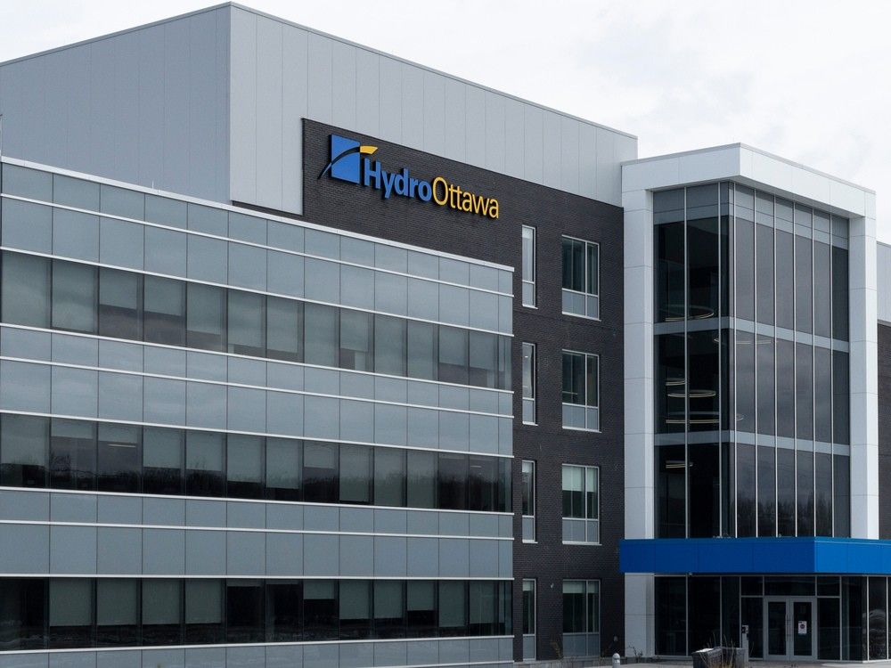 Hydro Ottawa workers remain on strike. So who’s restoring your power