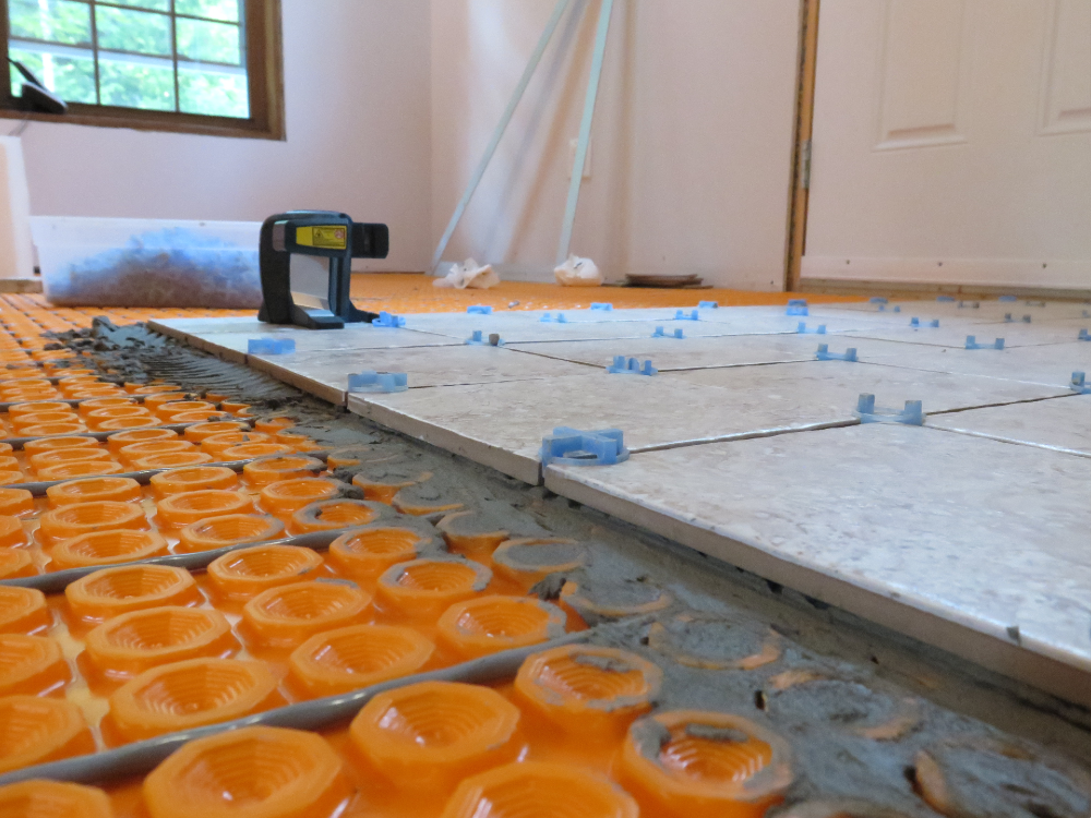 断熱材上のセラミックタイル 写真 断熱材上のセラミックタイルオタワ市民 Nipponese