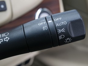 auto headlight setting in car