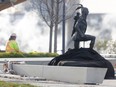 The controversial figure once known as “Anishinabe Scout” has been given a new positio, overlooking a breathtaking clifftop lookout at Kìwekì Point Park — formerly Nepean Point.