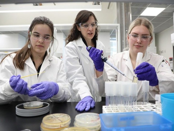  Prof. Laura Pickell is seen with students Ainsley Lewis, left, and Carlee Pearn, right, who are among the students involved in an international project to isolate bacteria from soil samples, with the goal of finding an isolate that could lead to an antibiotic.
