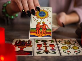 Tarot card dealer