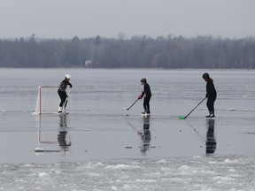 Lac Deschenes skating