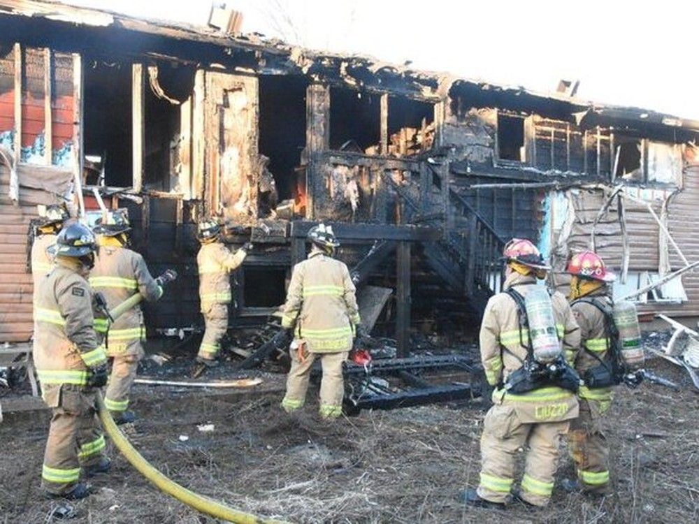 Three displaced in dramatiuc Nepean house fire | Ottawa Citizen