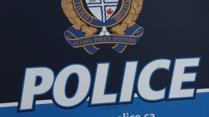Ottawa police seeking to ID suspect in Queen Street robbery