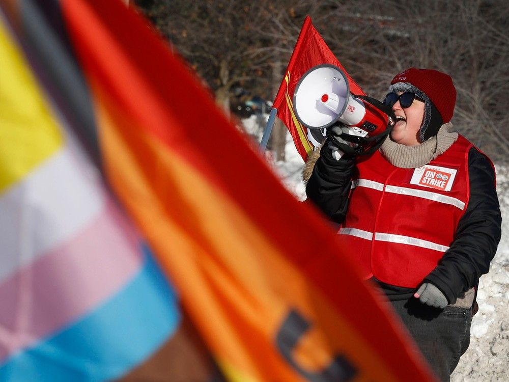 Staff of the Non-Public Funds on strike on Labelle St. Monday as a contract agreement has not yet been reached with the federal government.