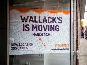आइतवार, मार्च 3, 2024 मा Wallack को विन्डोमा एउटा चिन्ह।