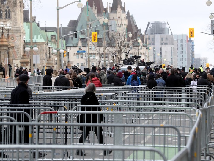  Shortly after 11:30 a.m. Tuesday, members of the public were allowed into a lineup on Wellington Street to view former prime minister Brian Mulroney lying in state.