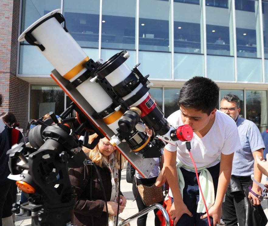  Many students and staff attended a solar eclipse viewing party at Carleton University.