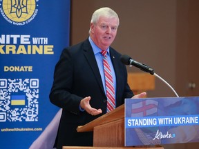 Retired Gen. Rick Hillier speaks in Calgary in 2022.