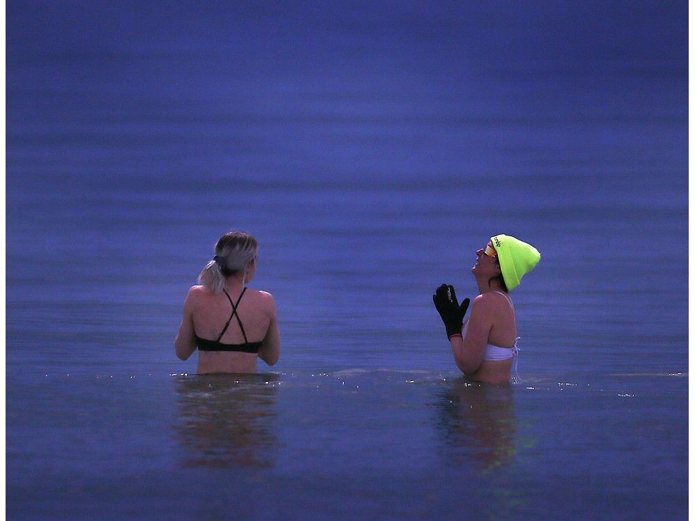  LEAMINGTON, ONT: APRIL 8, 2024. Two young ladies brave the cold water of Lake Erie while watching the eclipse on Monday, April 8, 2024 at the Seacliff Beach in Leamington.