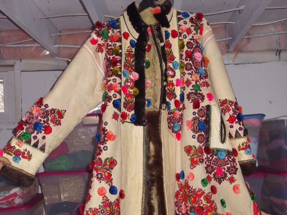 Antiques: Coat survives through wartime trauma