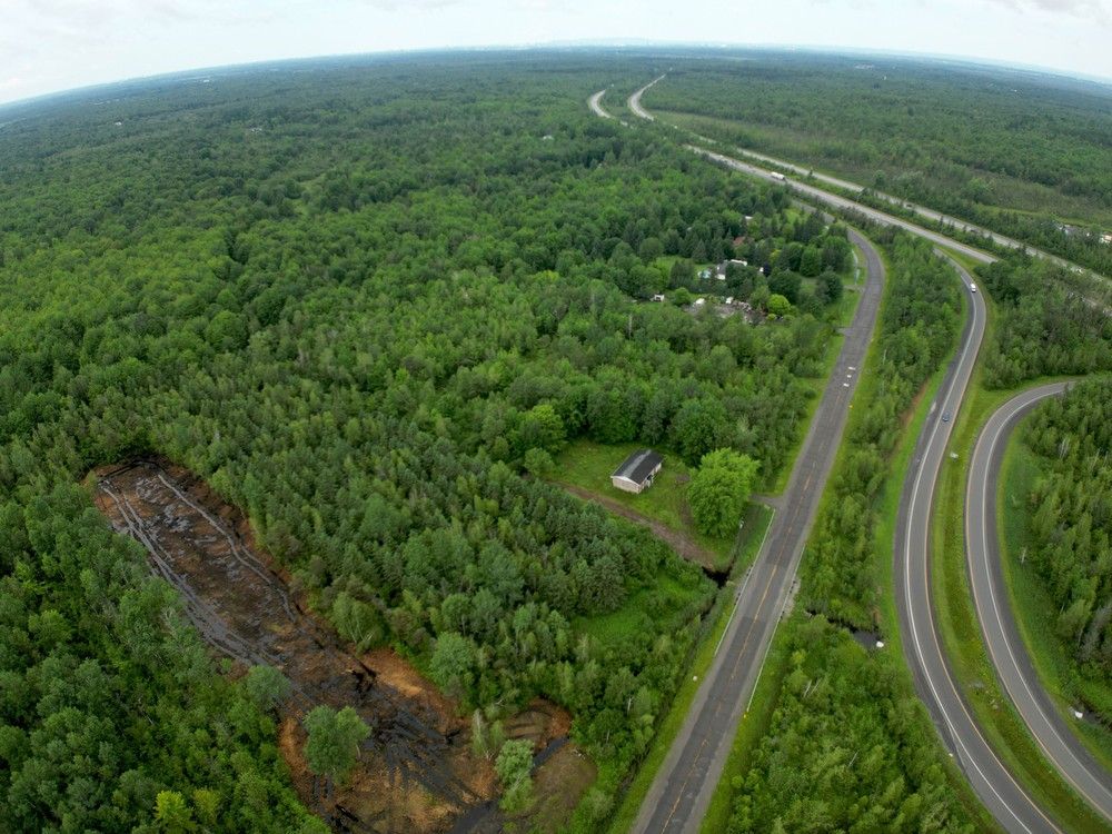  The corner of Boundary Road and and Highway 417 facing west toward the Tewin lands, seen from the air. The Algonquins of Ontario and Taggart Investments want to build Tewin, a new suburban community near the eastern edge of Ottawa.