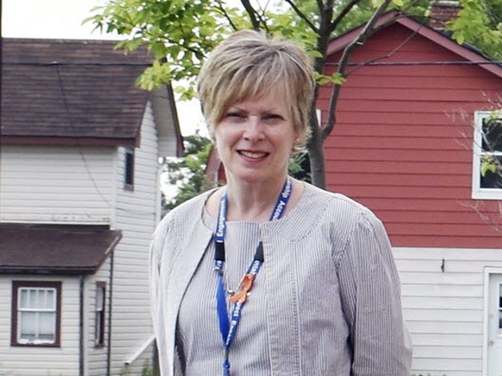 renfrew hospital president and ceo retires