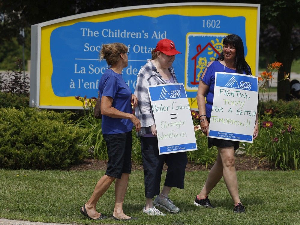 Children's Aid Society workers picket