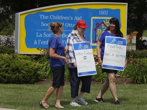 Children’s Aid Society of Ottawa employees strike against layoffs