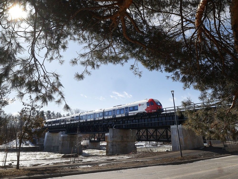 Still no date for OC Transpo Trillium Line opening