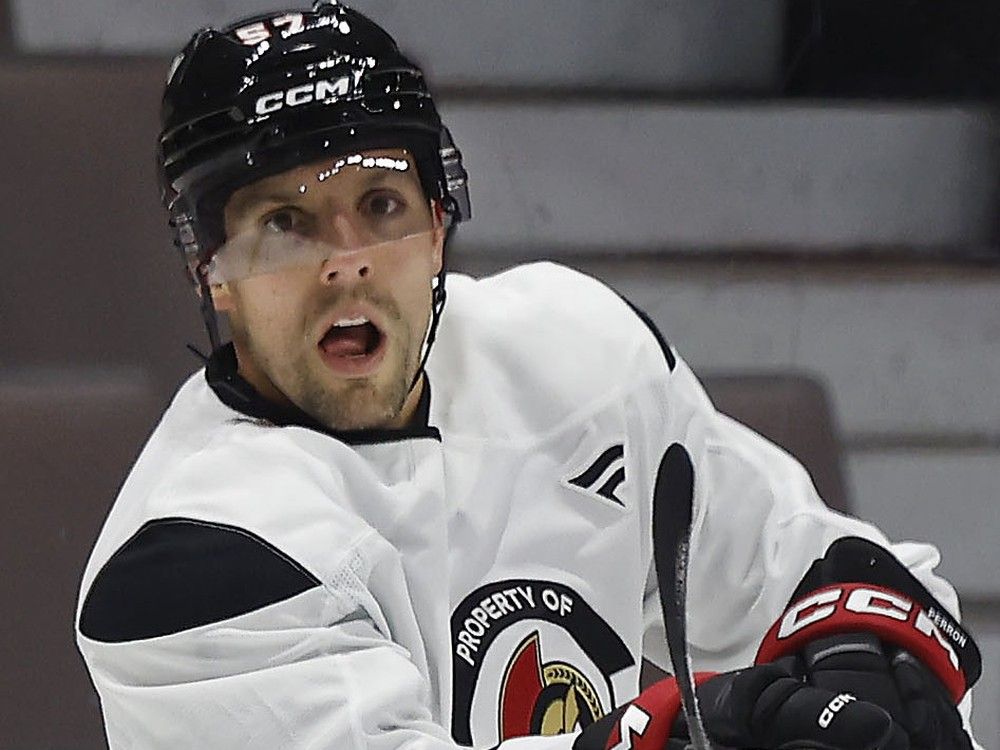 オタワ上院議員デビッド・ペロン氏が木曜日、オタワのカナディアン・タイヤ・センターで練習中。