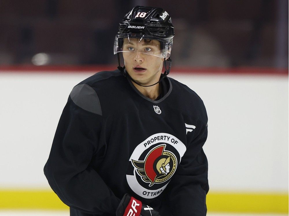 オタワ上院議員ティム・スタッツル氏が木曜日、オタワのカナディアン・タイヤ・センターで練習中。