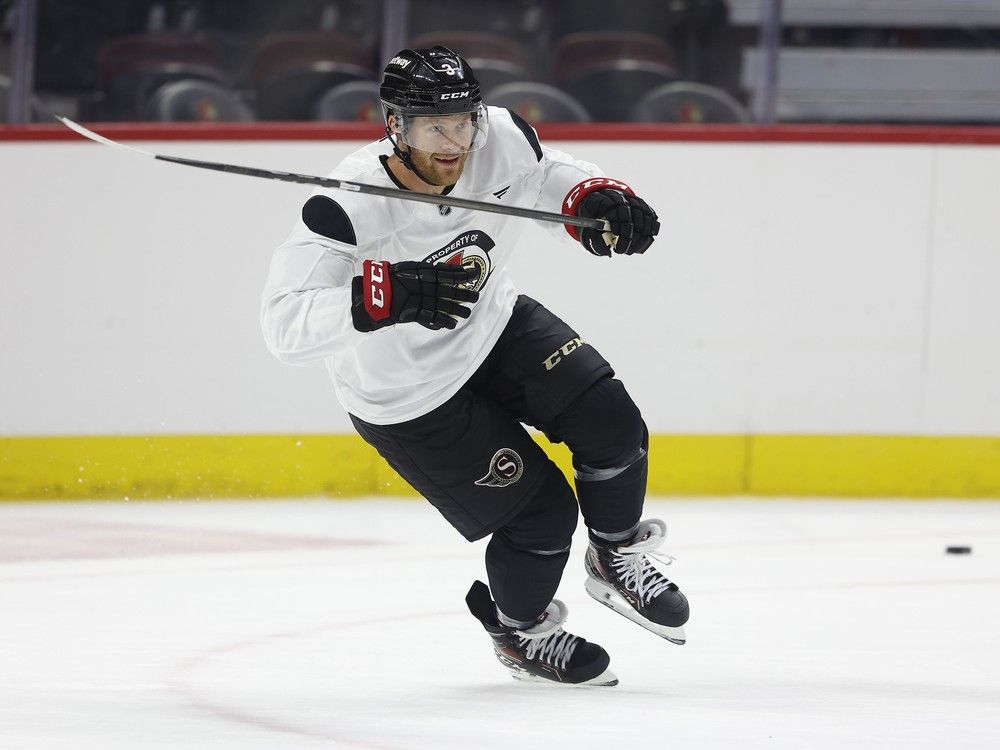 オタワ上院議員ニック・ジェンセンが木曜日、オタワのカナディアン・タイヤ・センターで練習中。