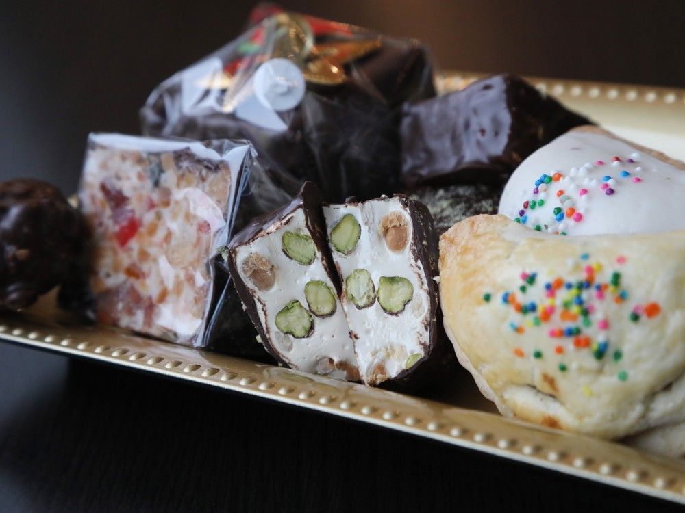  festive holiday cookies from dolci sapori italian bakery & cafe.
