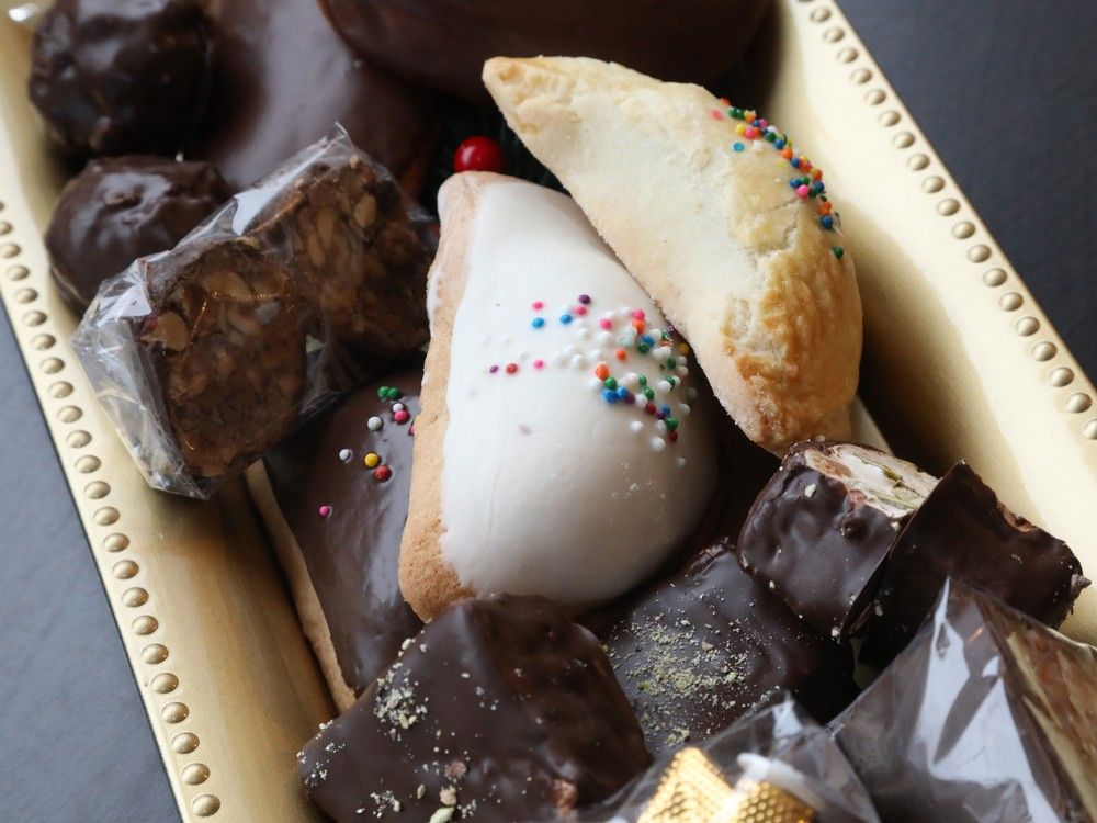  festive holiday cookies from dolci sapori italian bakery & cafe.