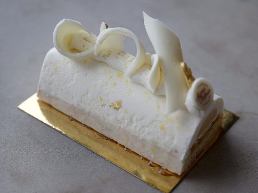  piña colada yule log from mamie clafoutis.