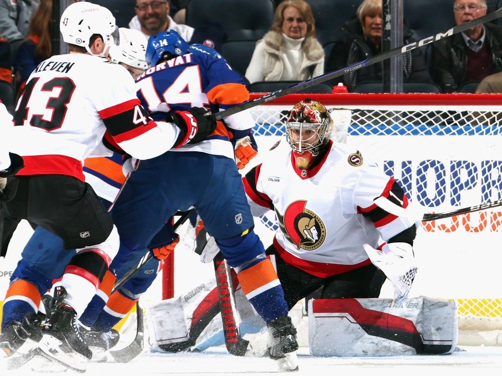 オタワ・セネターズのリーヴィ・メリライネンがネットを守る