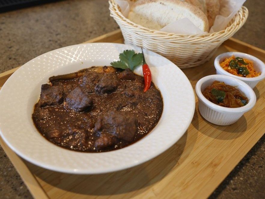  srilankan black beef curry at dhruvees.
