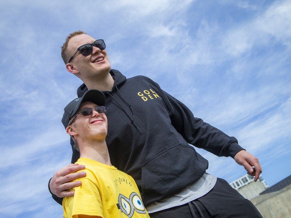 Ottawa Senators captain Brady Tkachuk posed for a picture with 16-year-old Marc Racz, a member of Michael Meehan’s Minions team.