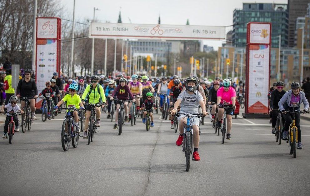  The 15K cycle rolled out with perfect weather for a beautiful ride along the Ottawa River Sunday.