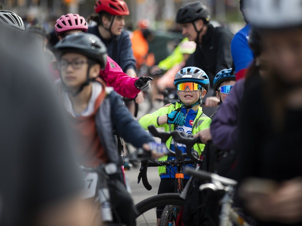  Cyclist prepared to roll out on the 15K loop along the Ottawa River.