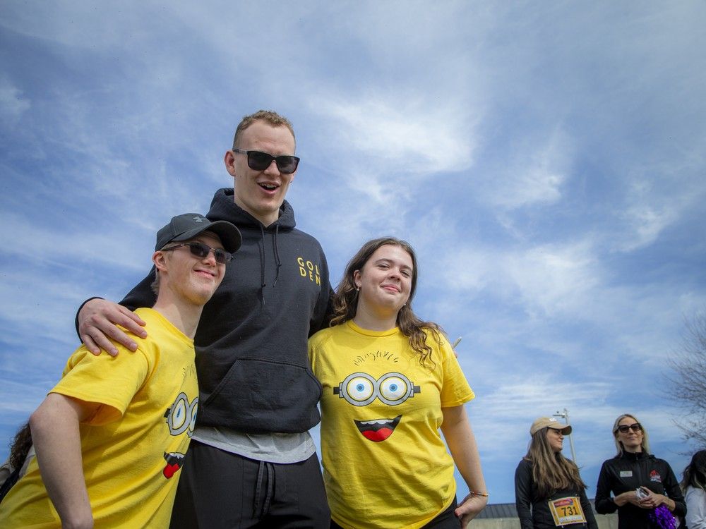  Ottawa Senators captain Brady Tkachuk posed for a picture with 16-year-old Marc Racz and his twin sister Meagan, members of Michael Meehan’s Minions team.