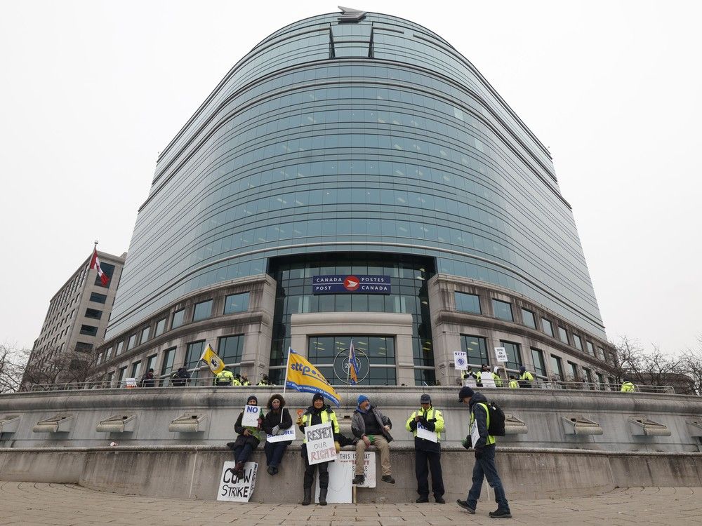  Striking Canada Post workers during a rally at Canada Post head office in 2024.