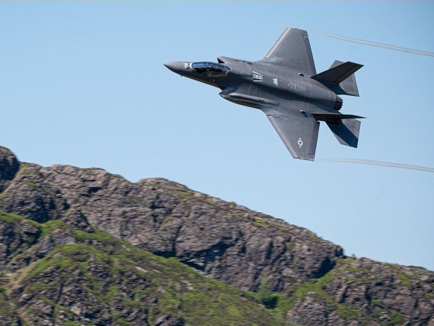  A U.S. Air Force F-35A conducts flight training.