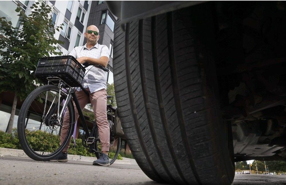  Dave Robertson is a cyclist and volunteer with Bike Ottawa.