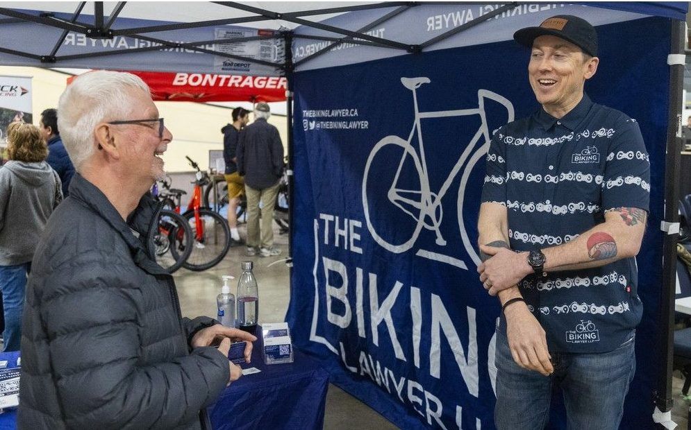  Paul O’Brian, left, chats with Dave Shellnutt, the Biking Lawyer, at a bicycle show in London, Ont., in 2024.
