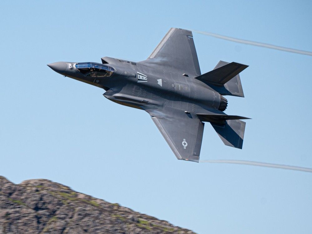 Government to follow Canadian military's lead on F-35, defence minister says