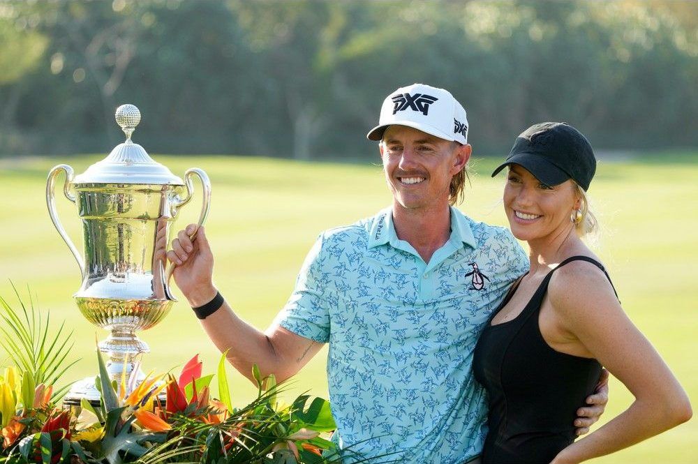  Jake Knapp, of the United States, and his girlfriend Makena White pose with his trophy during the award ceremony after winning the Mexico Open golf tournament in Puerto Vallarta, Mexico in 2024.
