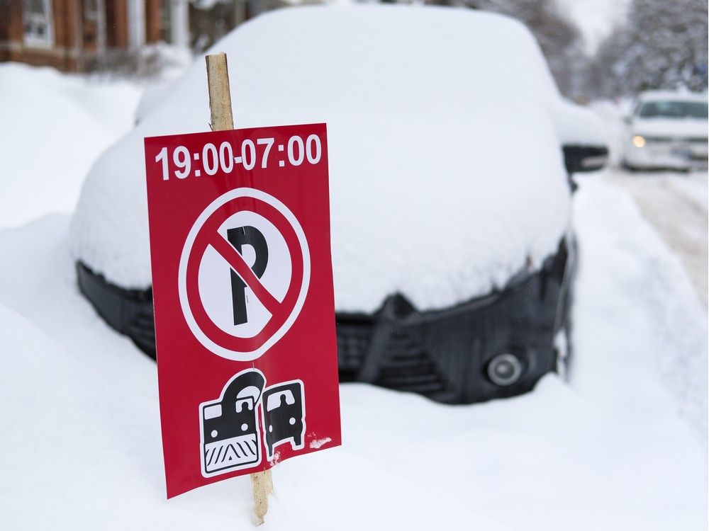  A car covered in snow parked alongside a snow removal sign on Patterson Avenue in Ottawa following a second snowstorm in less than a week. Wednesday February 15, 2017.