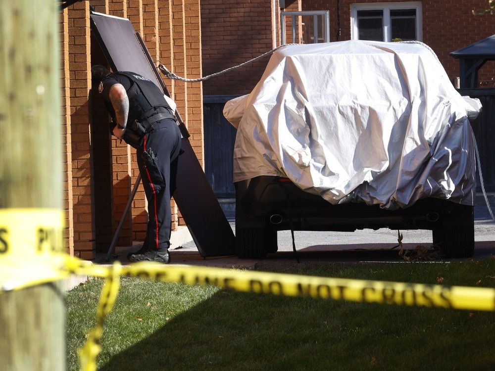 Bank robbery suspect photos released by Ottawa police