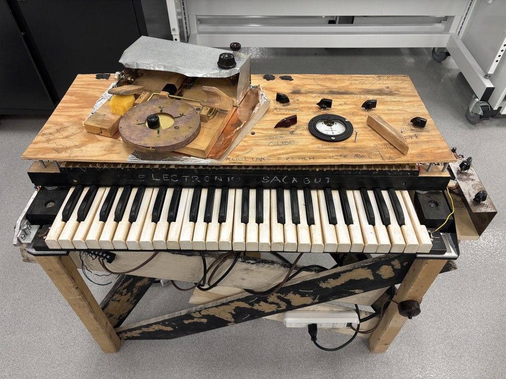 The electronic sackbut is widely considered to be the world’s first synthesizer.  The electronic sackbut is widely considered to be the world’s first synthesizer.