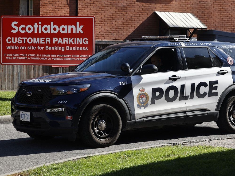 Ottawa police investigating a robbery at the Scotiabank on Main Street in Ottawa Tuesday morning.