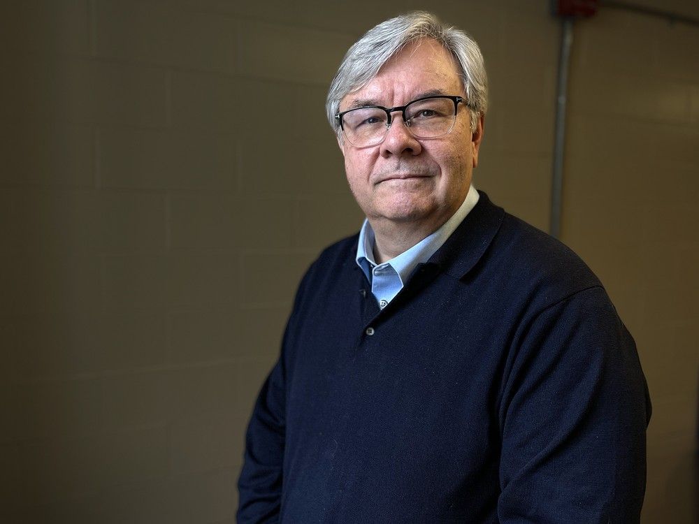 Hospitals scrambling to convince more staff to get flu shots